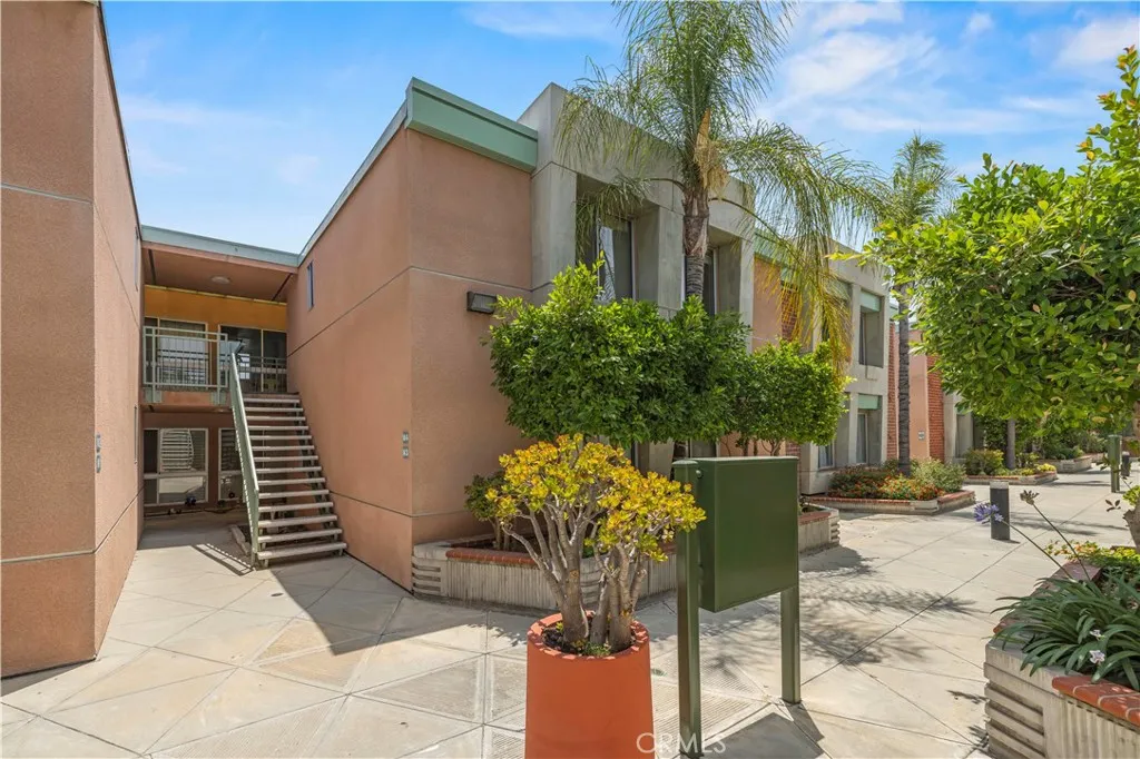 5301 Balboa Boulevard M4, Encino, California 91316 home-pic-15